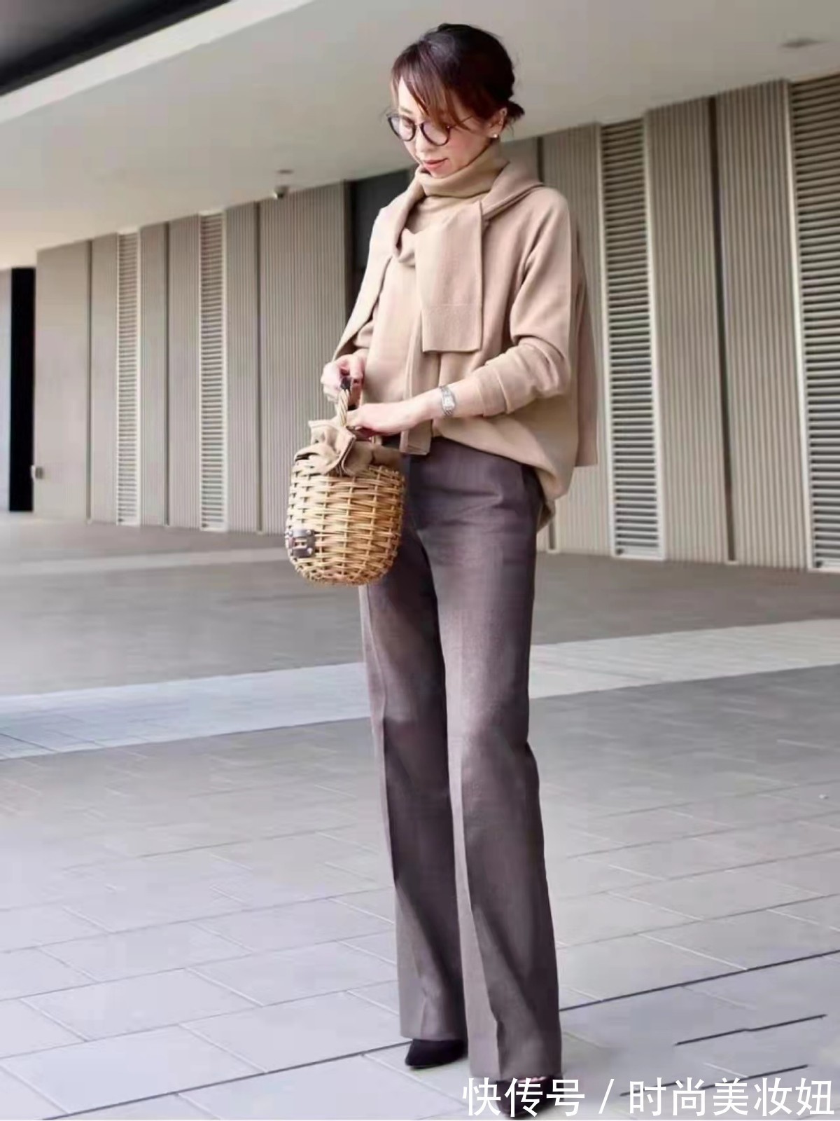 女人|40岁女人穿毛衣时,尽量少踩这四个雷区,拉低档次还显胖