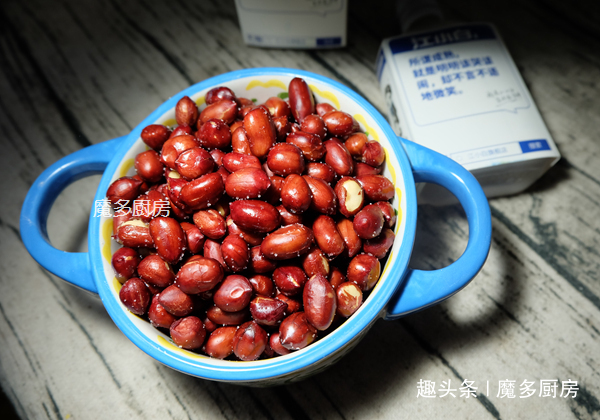 炸花生米这个做法好,8分钟就出锅,又香又脆,不怕糊还省油!