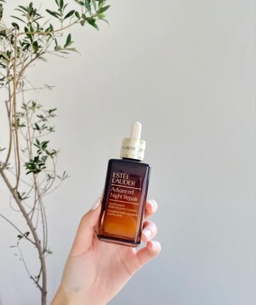 适合30岁女人的精华没几款，小棕瓶是其一，用对了皮肤都不会太差