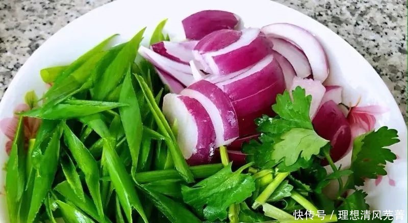 汴梁美食|凉拌香干,清爽可口,柠檬煎鸡块,酸酸甜甜,每次上桌准光盘!