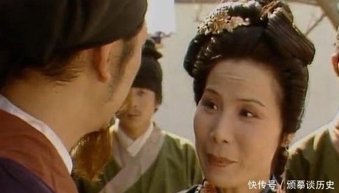 贾宝玉!金钏儿不过是被撵,为何非要跳井?你看她从前干了什么!