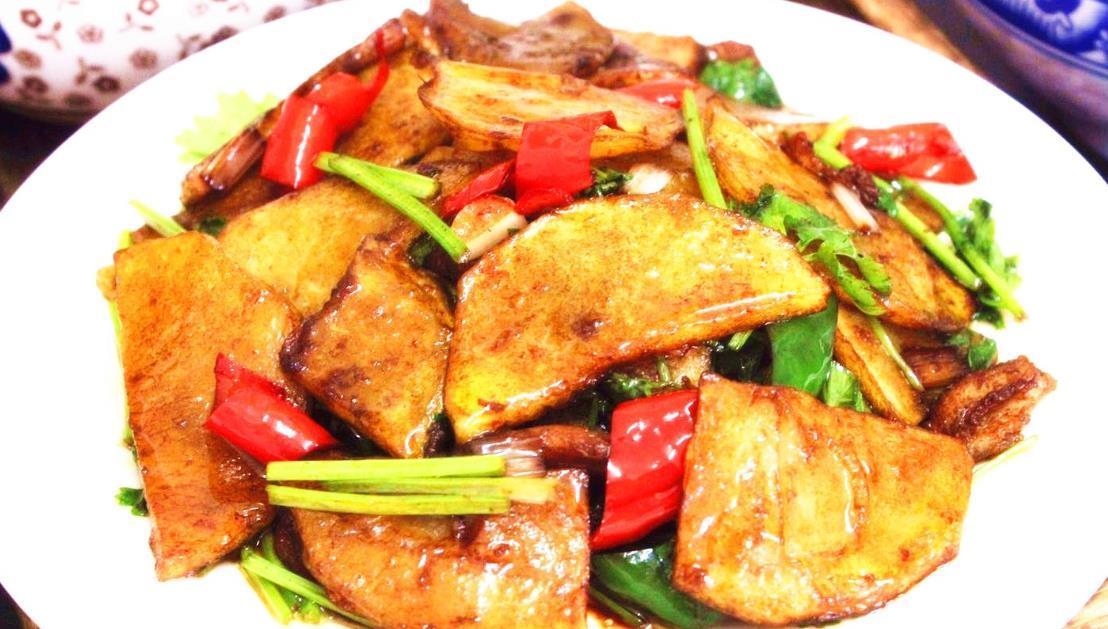 炒土豆丝|炒土豆片，牢记别直接下锅炒，多做一步，土豆片入味还解馋，好吃