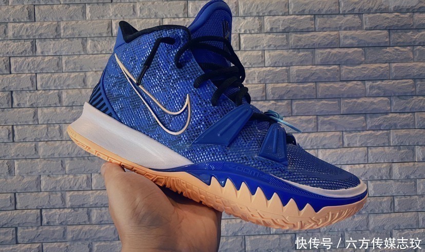 pg4 通过欧文球鞋的设计，我们可以看到不一样的NIKE！