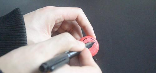 电饭煲|吸盘挂钩上粘个瓶盖真厉害, 一年能省下不少钱, 早点知道就好了