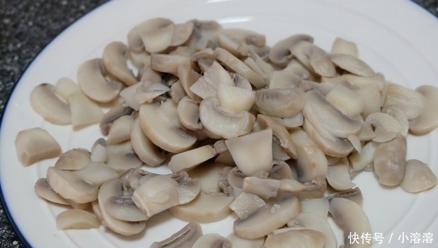 生抽酱油|口蘑这个做法好,简单易学的快手家常菜,清爽鲜嫩,热量低不怕胖