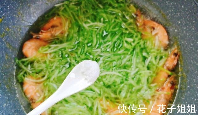 口味|萝卜丝大虾汤，营养美味，口味清爽还健康！