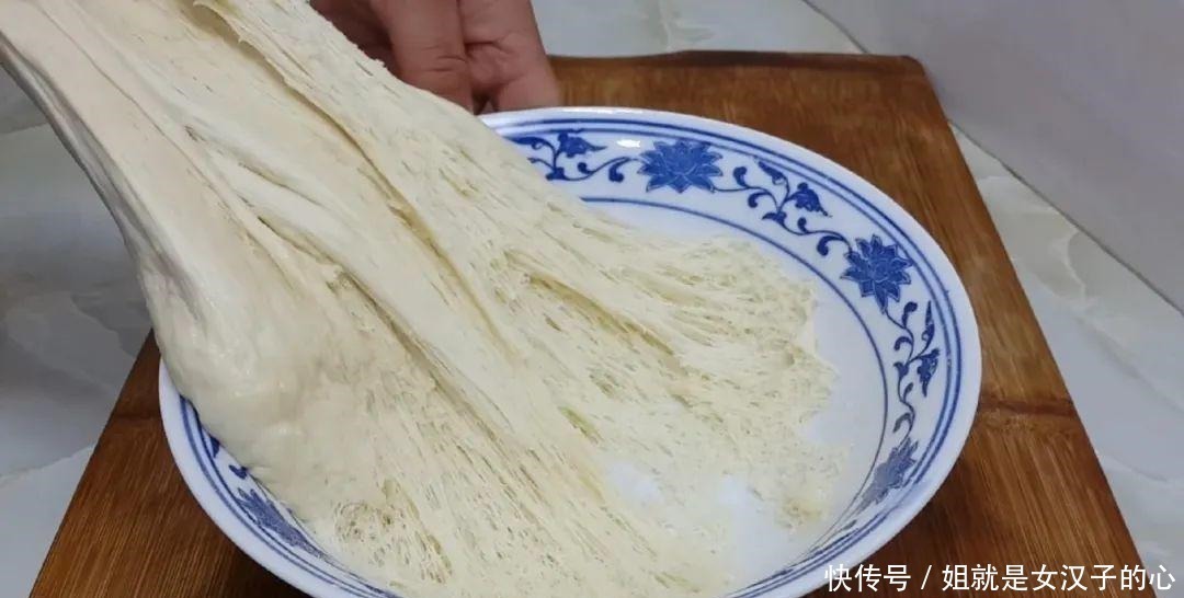 面团|爱吃烧饼的要收藏了,开水一烫,个个松软香甜,学会都能开店了