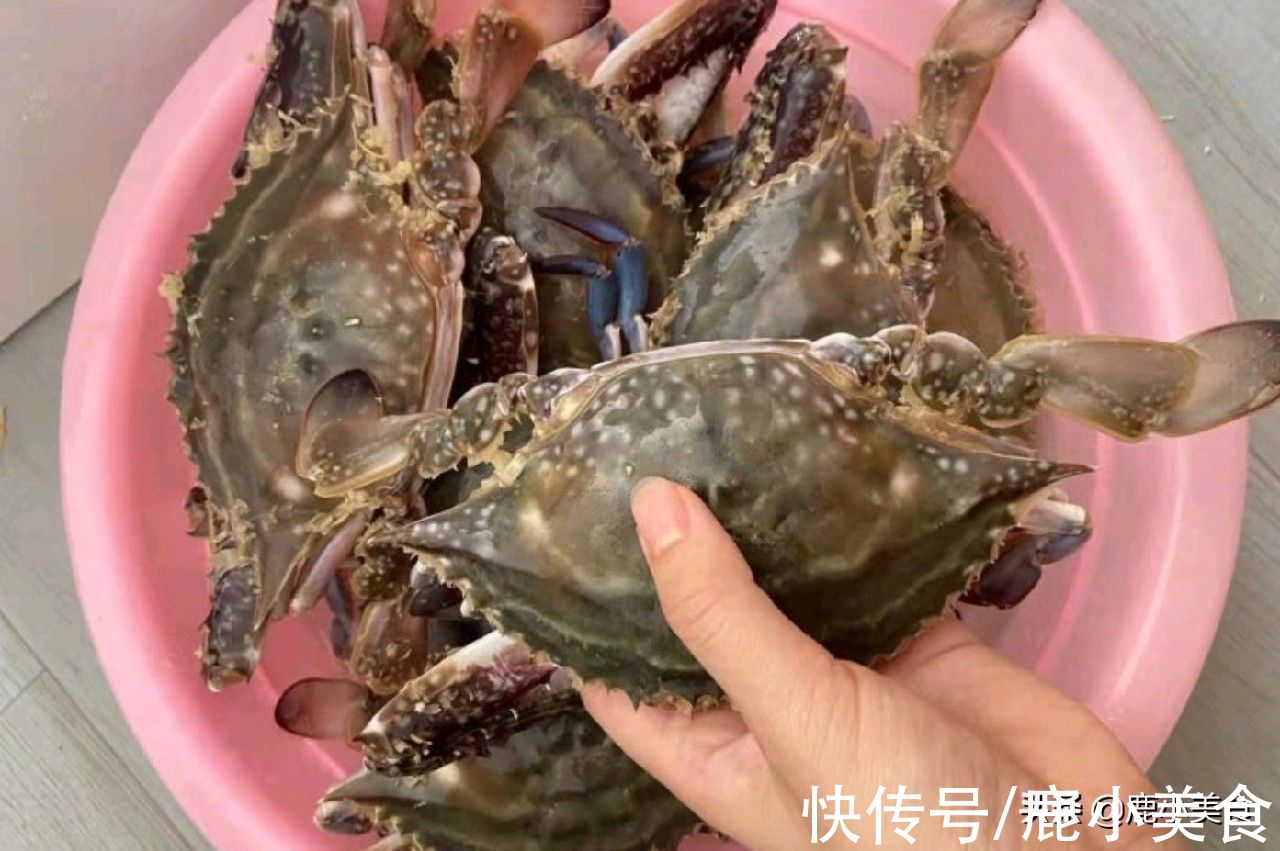 好吃|梭子蟹怎样蒸才好吃？用冷水还是热水？教你方法，锁鲜锁汁肉肥美