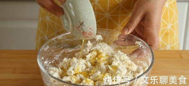 不用烤箱,只需牛奶和面粉,在家也能吃到酥到掉渣的火烧了