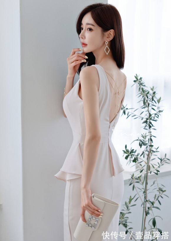 露背|女神孙允珠高清时尚搭配：温润初雨果杏微甜露背鱼尾裙