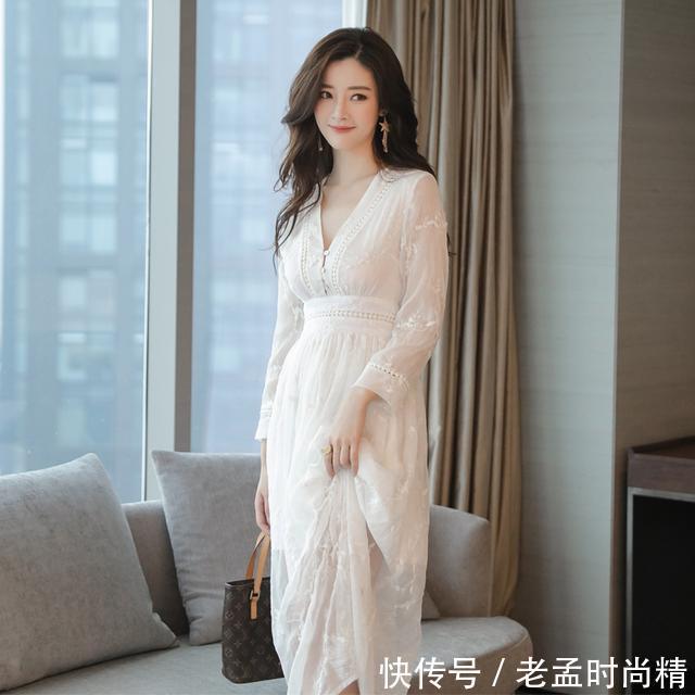 雪纺|简约的碎花连衣裙,让你无时无刻都走在时装秀的舞台上