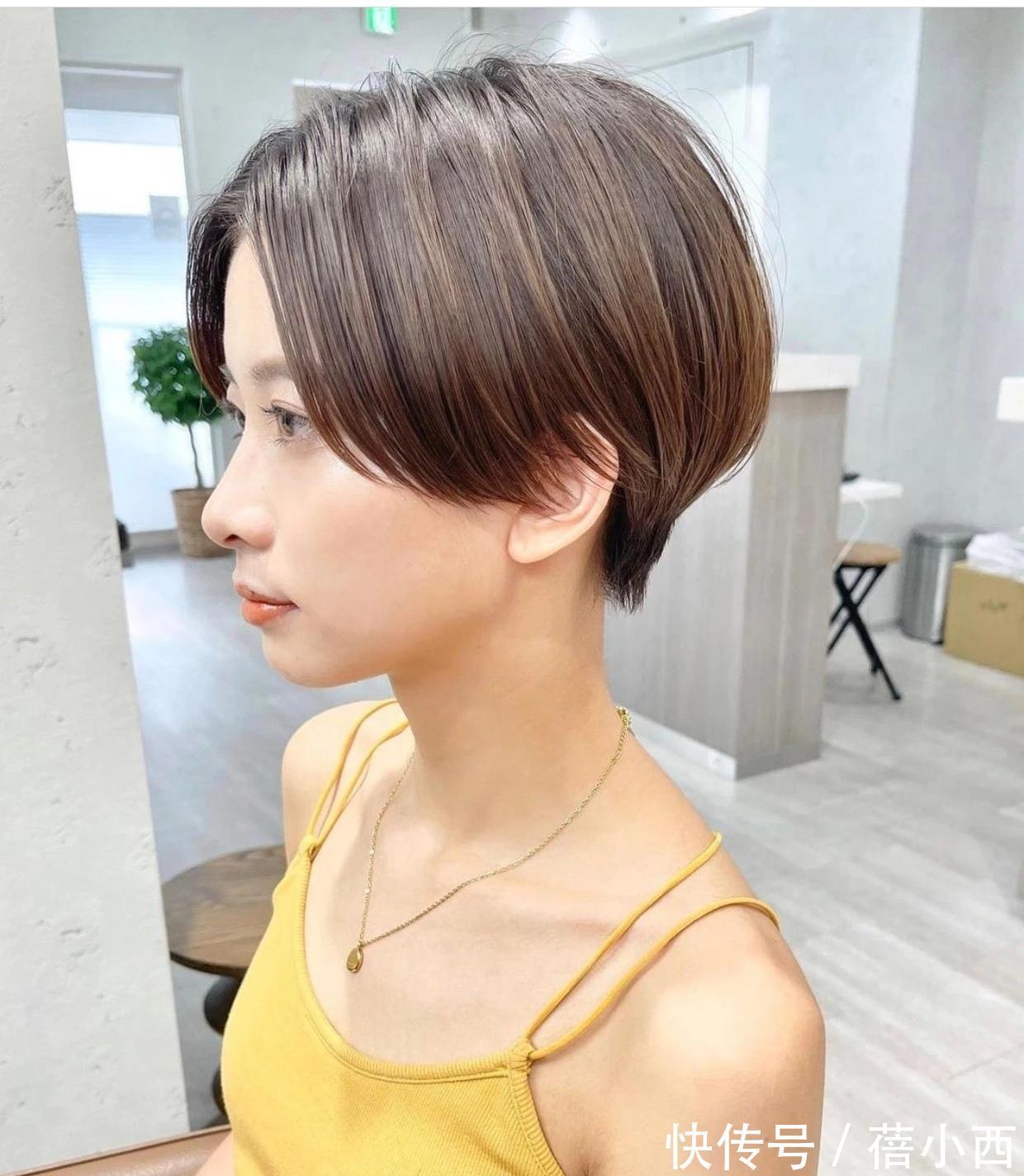 烟灰蓝 秋季流行什么样的发型?女生剪干净利落的小短发,耐看指数五颗星