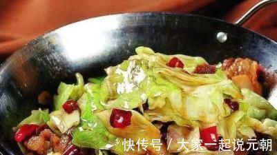 包菜|炒包菜时，万万不要直接下锅多加这1步，包菜更翠绿，还不出水