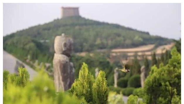 金银珠宝|武则天墓前的无头石人，千百年无人能懂，却被种地老农无意破解