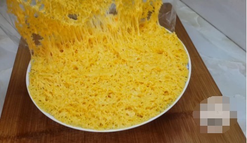 麻花|1个南瓜,2个鸡蛋,不用一滴水,做法比麻花简单,比南瓜饼都好吃