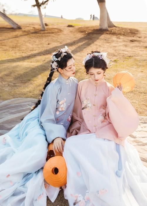 最近流行一种“初恋风”汉服，温柔又清新，直男看了也心动