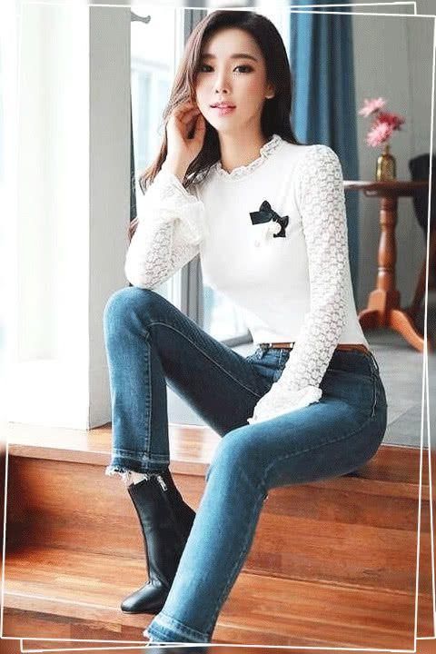 紧绷感 牛仔裤舒适又好看,彰显出女性的时尚韵味,展示出性感身段