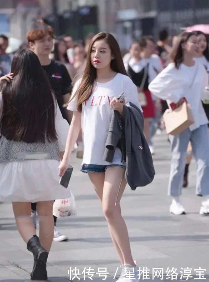 有美一人,清扬婉约,男友风宽松短袖配牛仔短裤的青春温婉穿搭