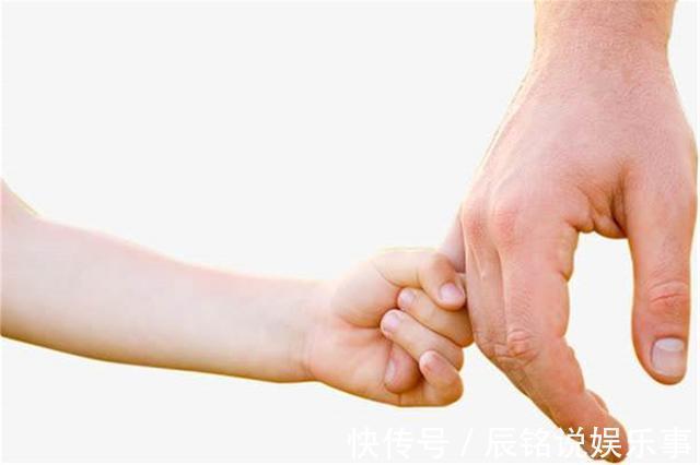 原生家庭|“无腿妈妈”不听劝阻,坚持做试管生下双胞胎,6年后过得怎么样