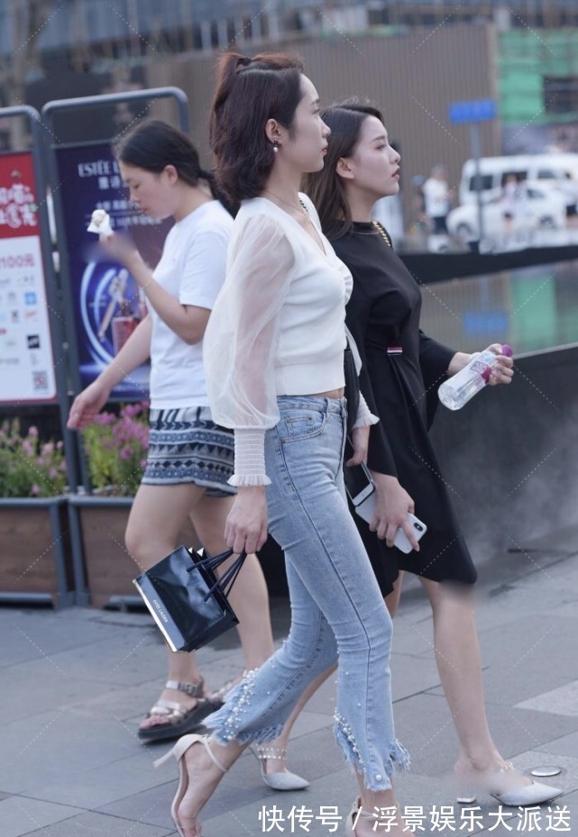 穿搭 上衣裹个“塑料袋”实在没看懂,裤脚长毛形成“喇叭裤”不舍得扔