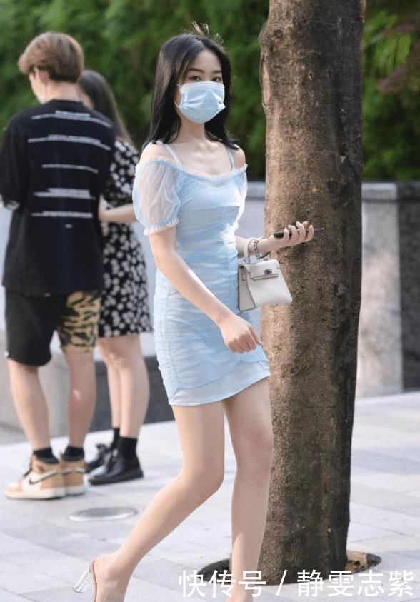 邻家妹妹穿“塑料袋”都好看，配上16cm高跟鞋，小脚丫更是重点