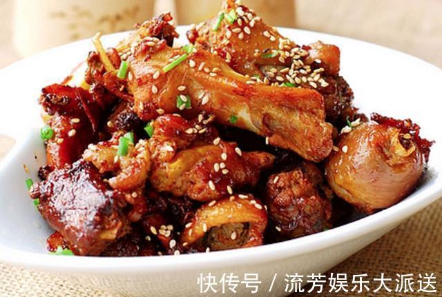 美食推荐干煸鸡，香菜拌豆腐，腊味合蒸，椒香秋葵