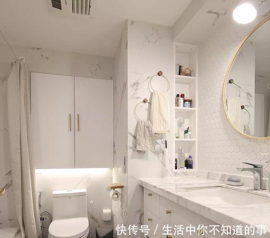 沙发|老公硬在沙发墙上凿个“窗户”马桶上方打柜子,完工后我懵了