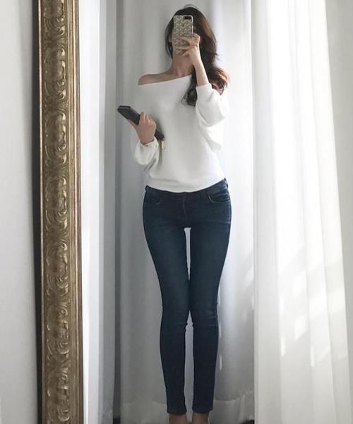 身材|紧身牛仔裤美女，装扮尽显女性柔美气息，美得自然美的出众！