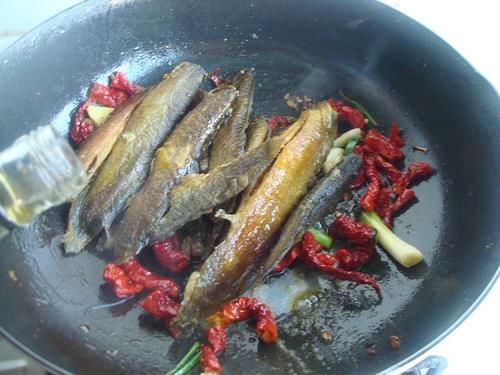 惊蛰了做泥鳅时，不能直接下锅，学会这一招，不腥不碎太香