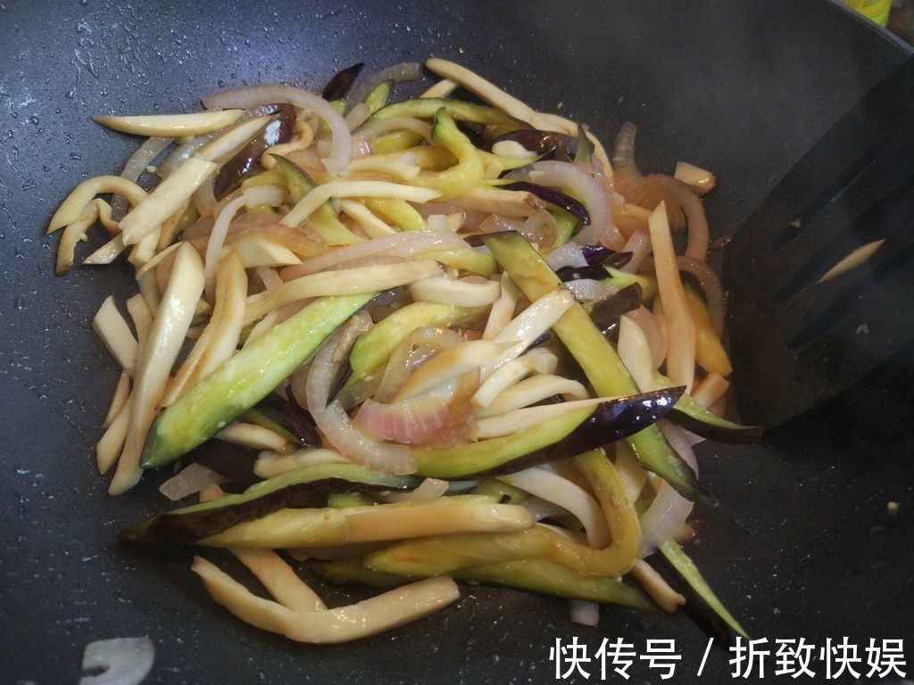 炒制|杏鲍菇和茄子的完美组合,简单炒一炒,鲜香入味又好吃