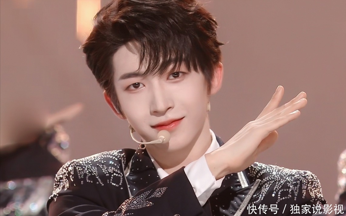 杨幂力挺周柯宇,起底INTO1成员的原公司,谁的背景更硬?