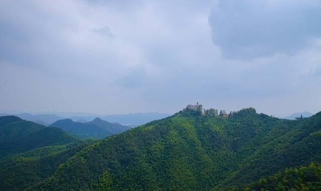 小镇|“江南第一山”脚下的小镇，因山得名，却有着毫不逊色的风景