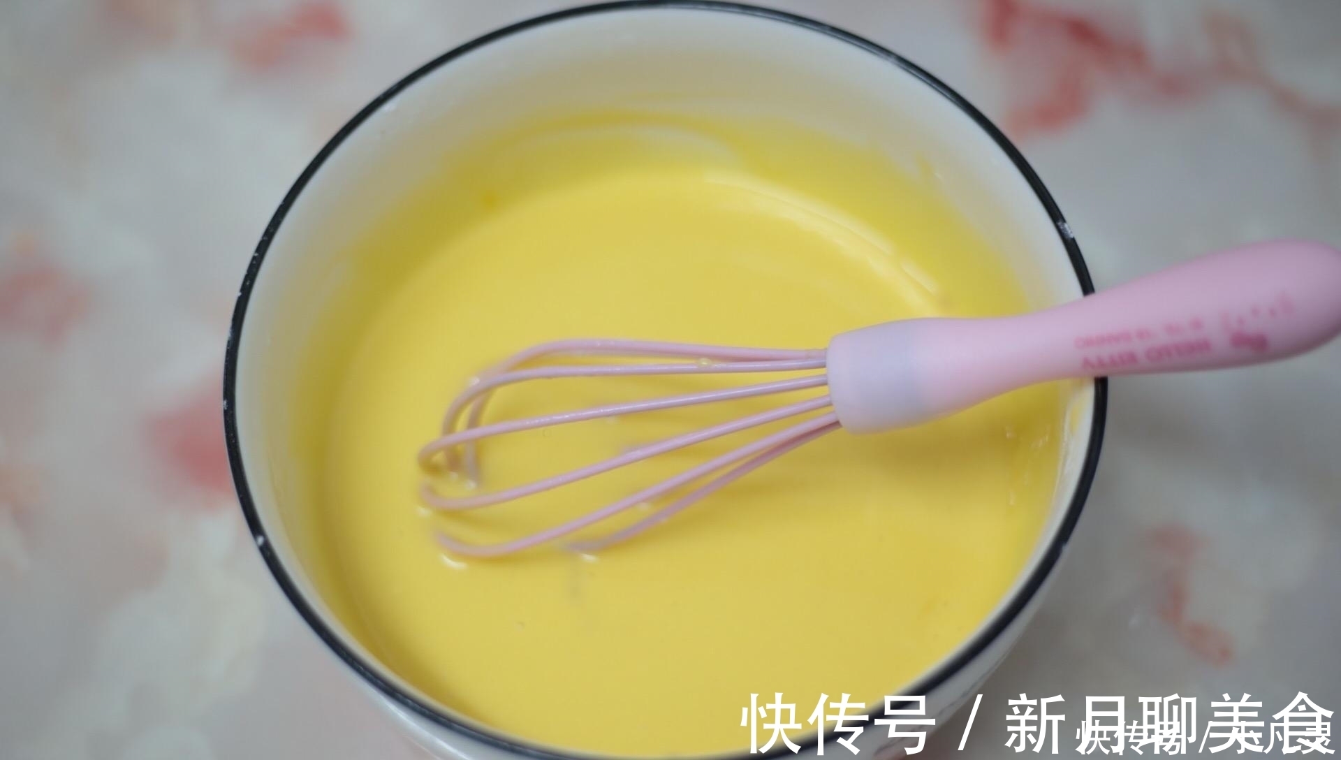 蛋糕不要再去外面买，4个鸡蛋半碗面粉，3分钟学会，比买的香多