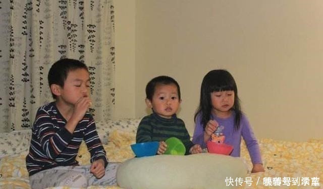 女儿|小女儿总说头皮痒,妈妈用手电筒一照,身上的鸡皮疙瘩都起来了!