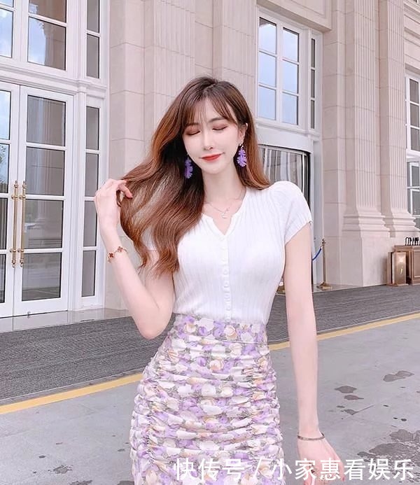 独特|凸显妹子独特穿搭风格,透露身材曲线美,展现少女青春活力气息