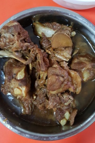 炖排骨腥味过大30年老师傅这一步很重要,难怪排骨腥柴不好吃