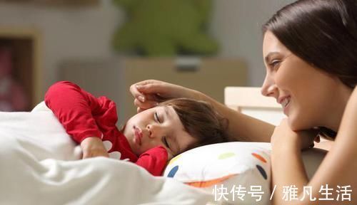 房间|如何顺利的让孩子从和父母睡过渡到自己睡，几个有用的建议