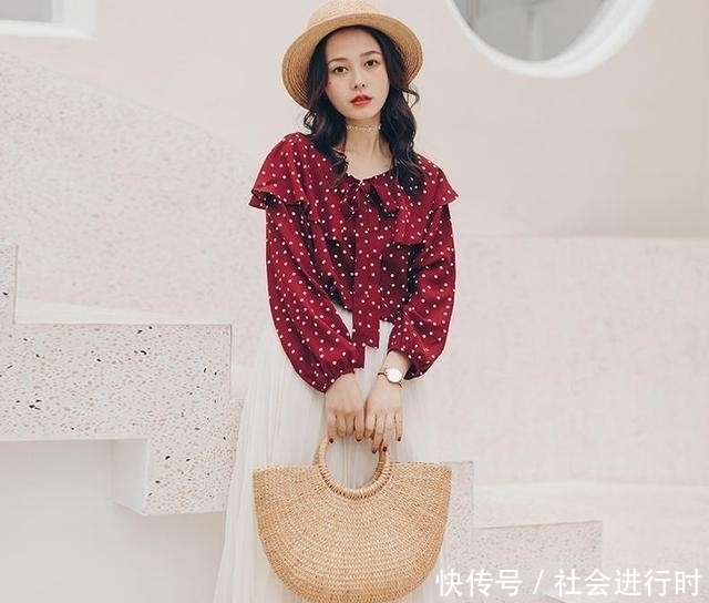 漂亮|建议70后女人,别穿的像大妈,学学下图这样穿,不化妆都漂亮