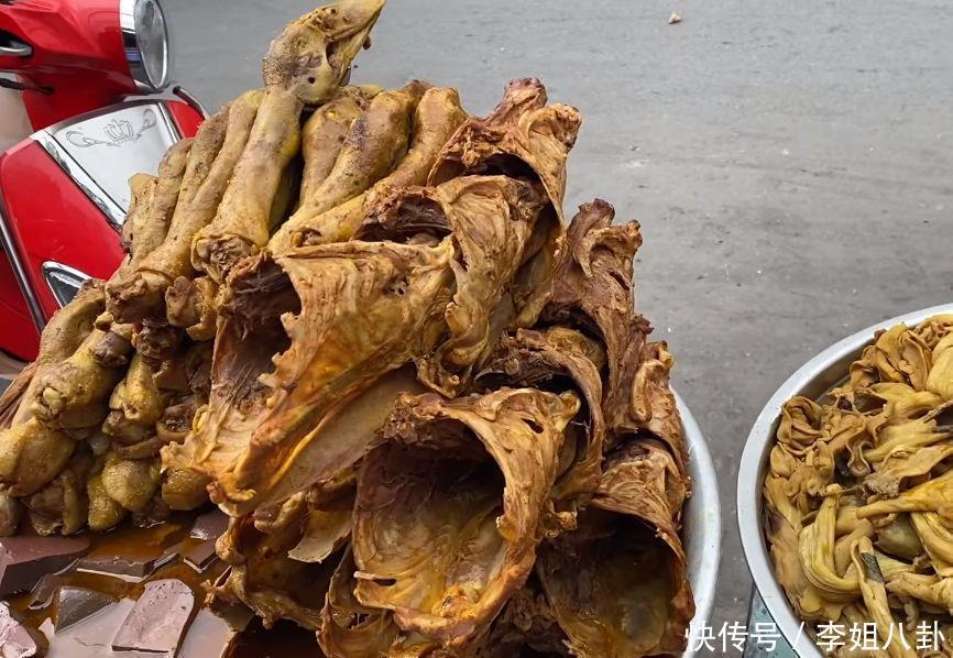 比肉|小伙拿“下脚料”当肉卖,一斤30,比肉贵,每天只卖10大锅