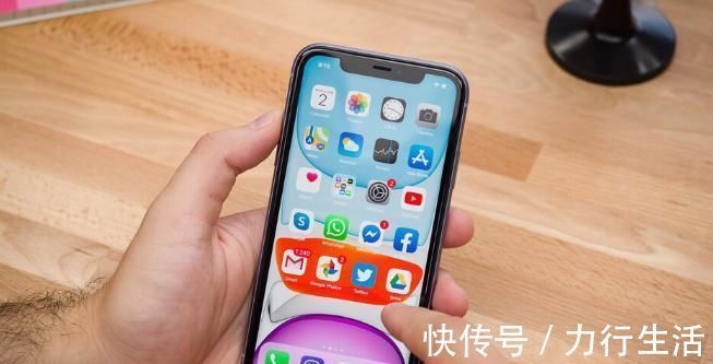 iphone11|买手机不要盲目跟风，目前这3部手机最受欢迎卖得最火，你知道？