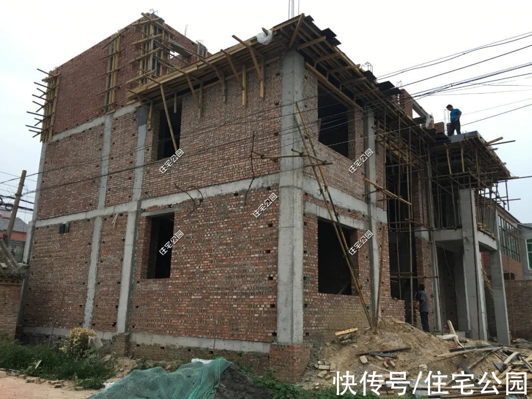 楼面|河南农村85万建三层别墅，比效果图还漂亮