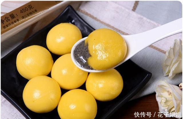 煮汤圆,是用冷水下锅还是热水一开始就错了,难怪会露馅破皮!