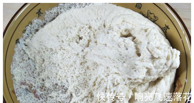 秋天|秋天蒸馒头，用大火蒸还是小火选对方法，蒸出的馒头暄软好吃！