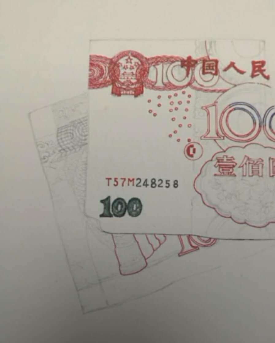 人民币$10块钱一盒的蜡笔，画出100块钱的人民币，这是人肉印钞机