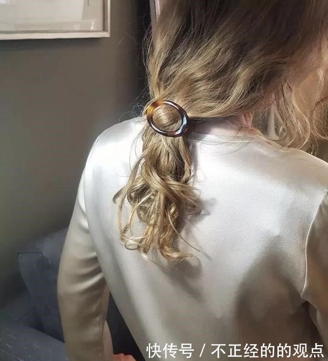 短发 40女人尽量少留长发、烫小卷,今年这3种发型正火,减龄特洋气