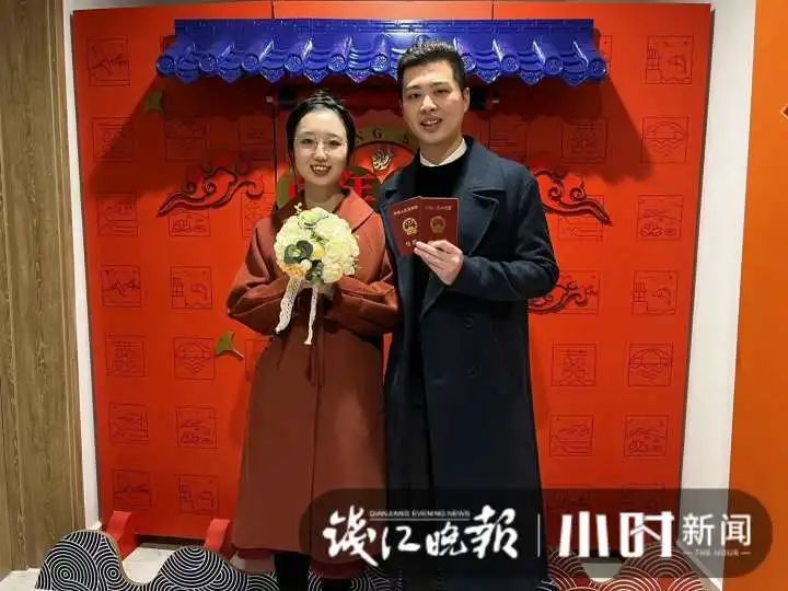 小张|太甜了，杭城婚姻登记处一大早坐满人！网友：果然是个好日子