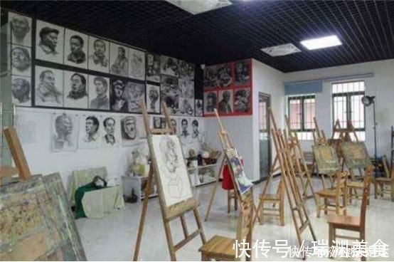 油画#凌云登:16岁画圆珠笔画成名,如今办油画展,大家表示无法欣赏