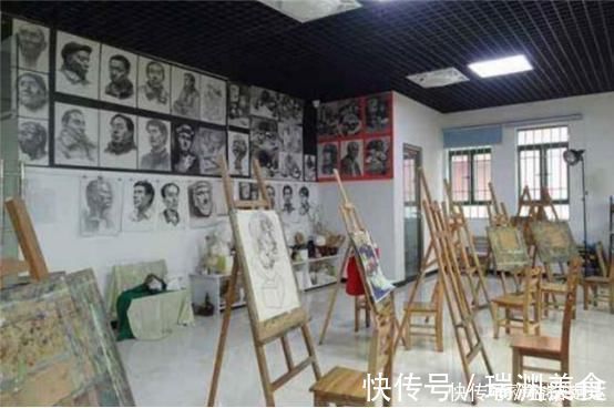 油画#凌云登：16岁画圆珠笔画成名，如今办油画展，大家表示无法欣赏