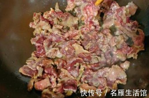 炒牛肉时，多加1种“香草”，肉嫩滑爽口，鲜香无腥味