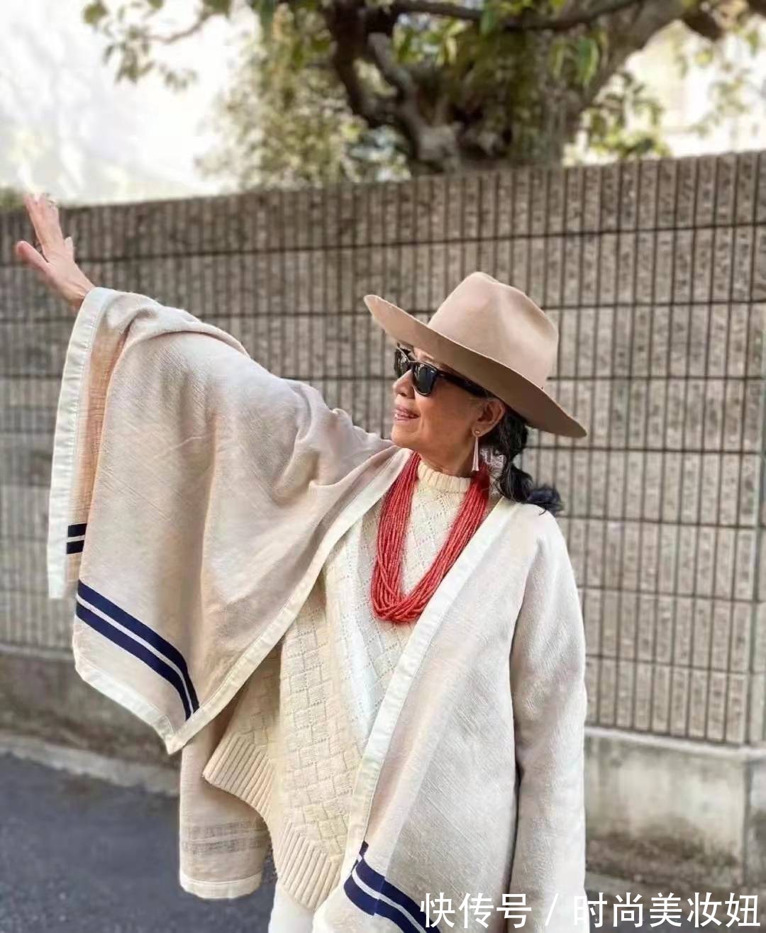 大长腿|精致的女人从不在乎年龄,看这位71岁奶奶的打扮,精致洋气